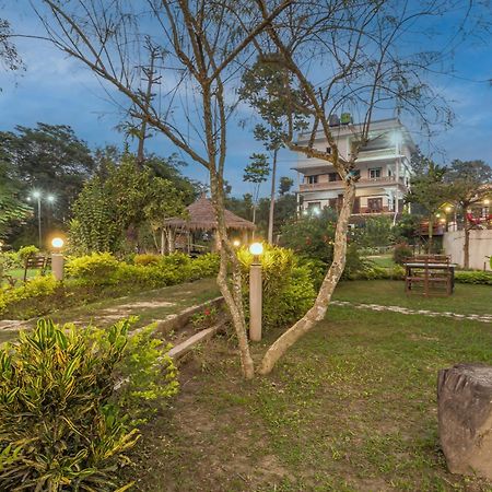 Hotel Riverside With Swimming Pool Sauraha Exterior foto