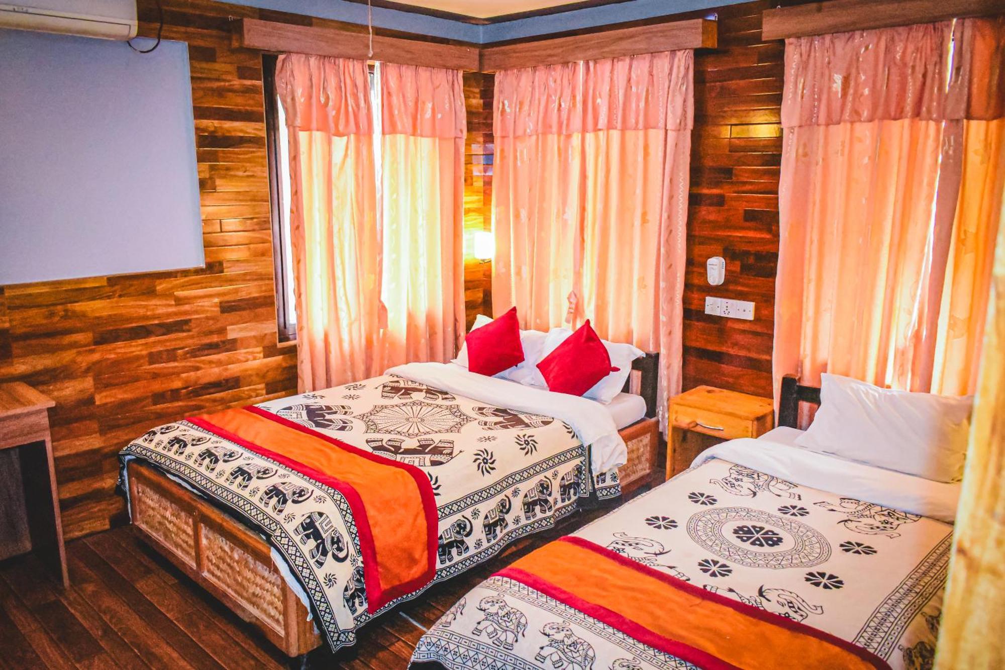 Hotel Riverside With Swimming Pool Sauraha Exterior foto