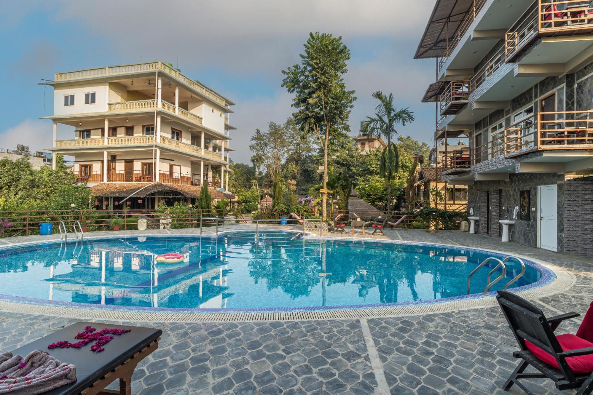 Hotel Riverside With Swimming Pool Sauraha Exterior foto