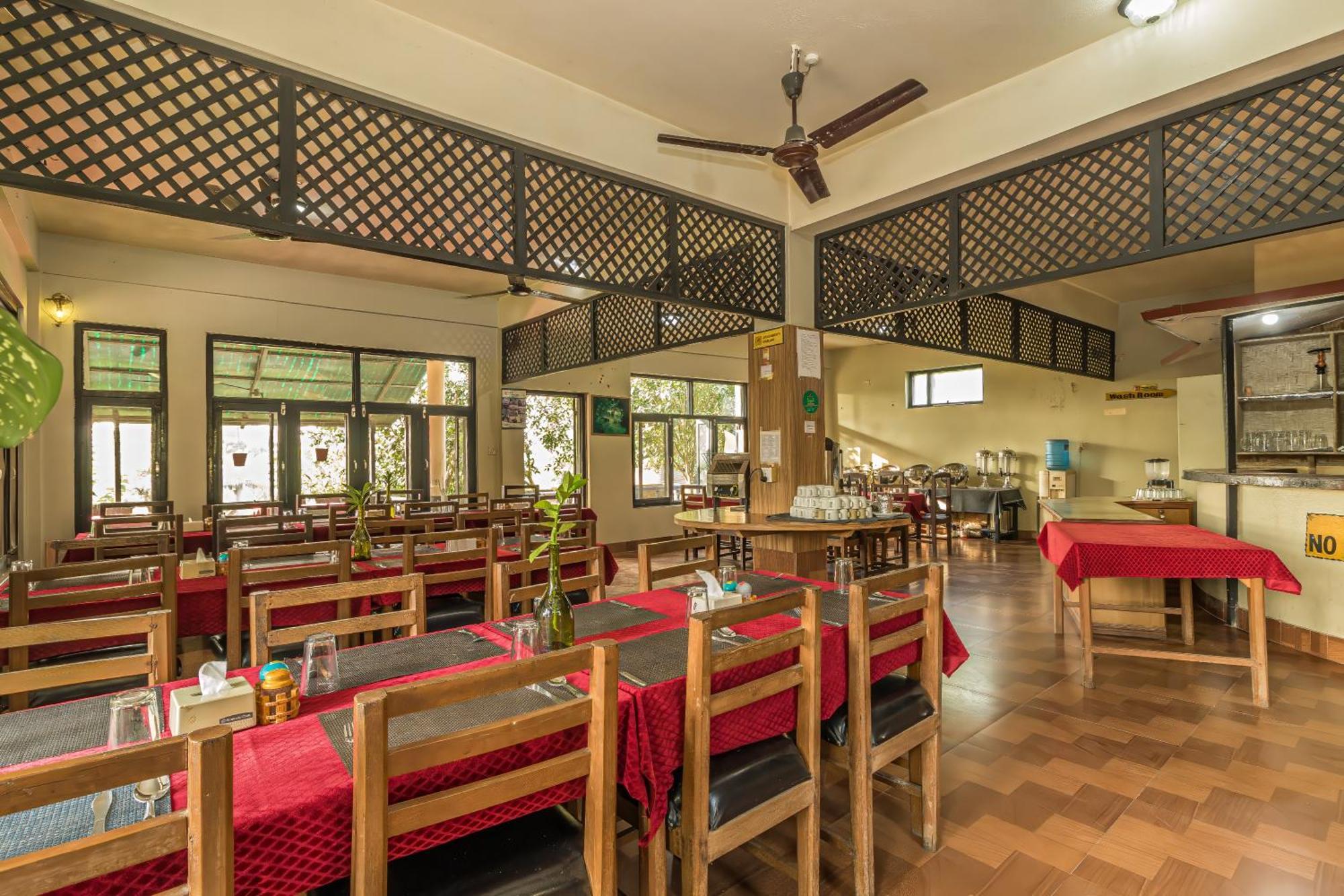Hotel Riverside With Swimming Pool Sauraha Exterior foto