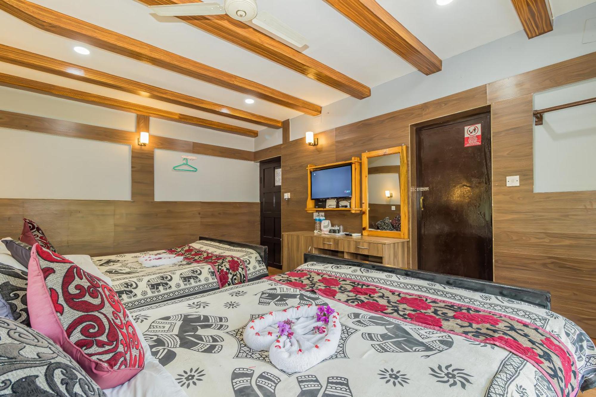 Hotel Riverside With Swimming Pool Sauraha Exterior foto